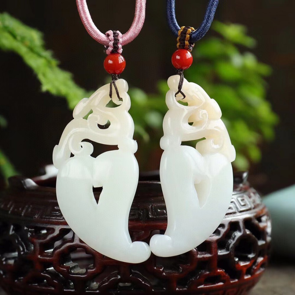 叶上初生并蒂莲封面